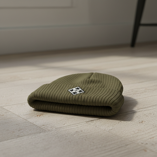 Ribbed knit beanie with 4th infantry division insignia